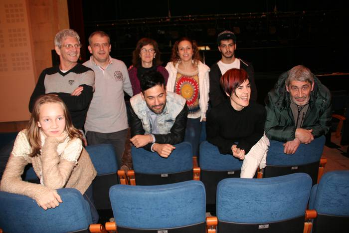 'Con los pies en las nubes' musikala