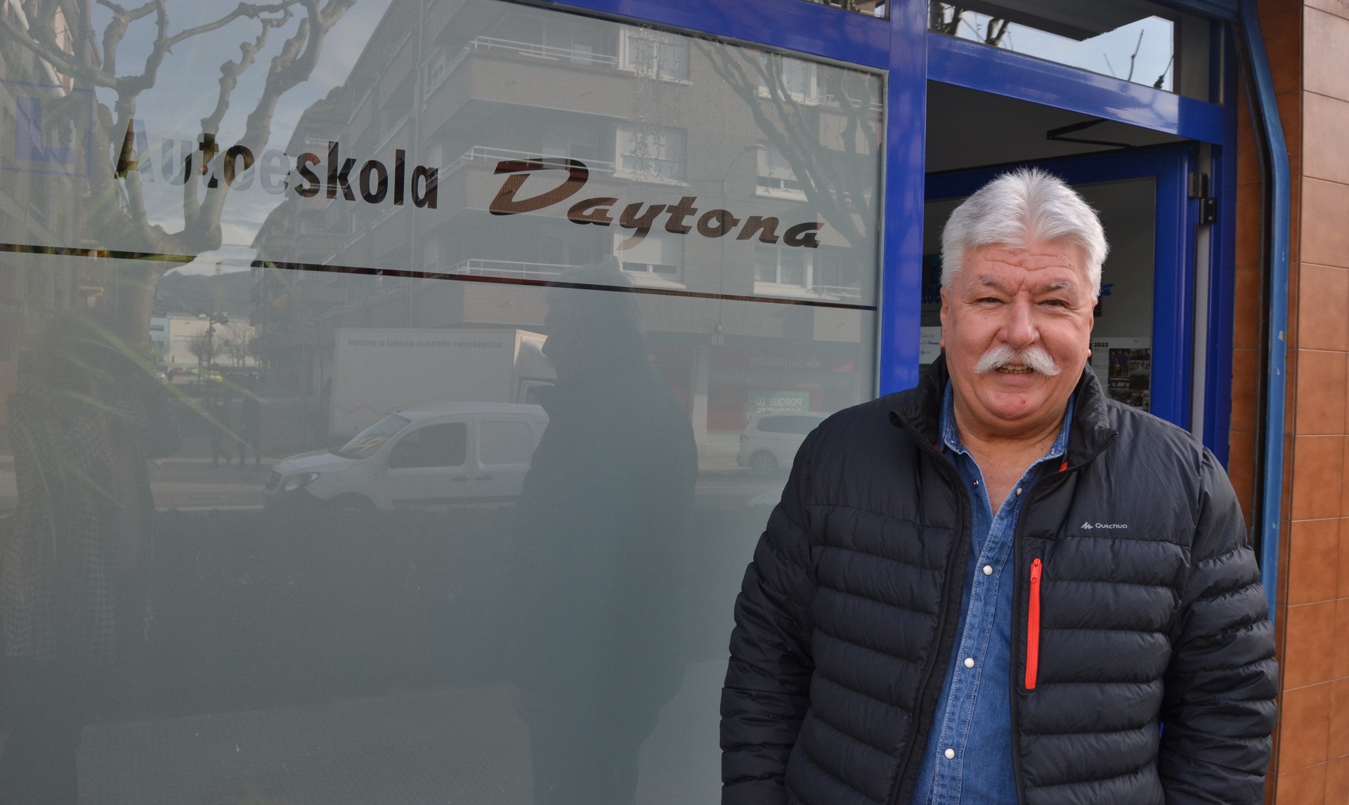 “Irakasteko orduan gogorra izan naiz beti, baina inoiz ez zait lanik falta izan”