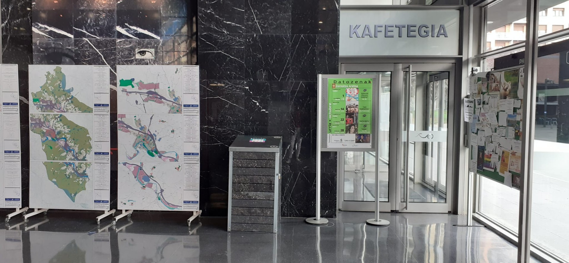 Kafe-kapsulak birziklatzeko edukiontzia ipini dute Zelaieta zentroan