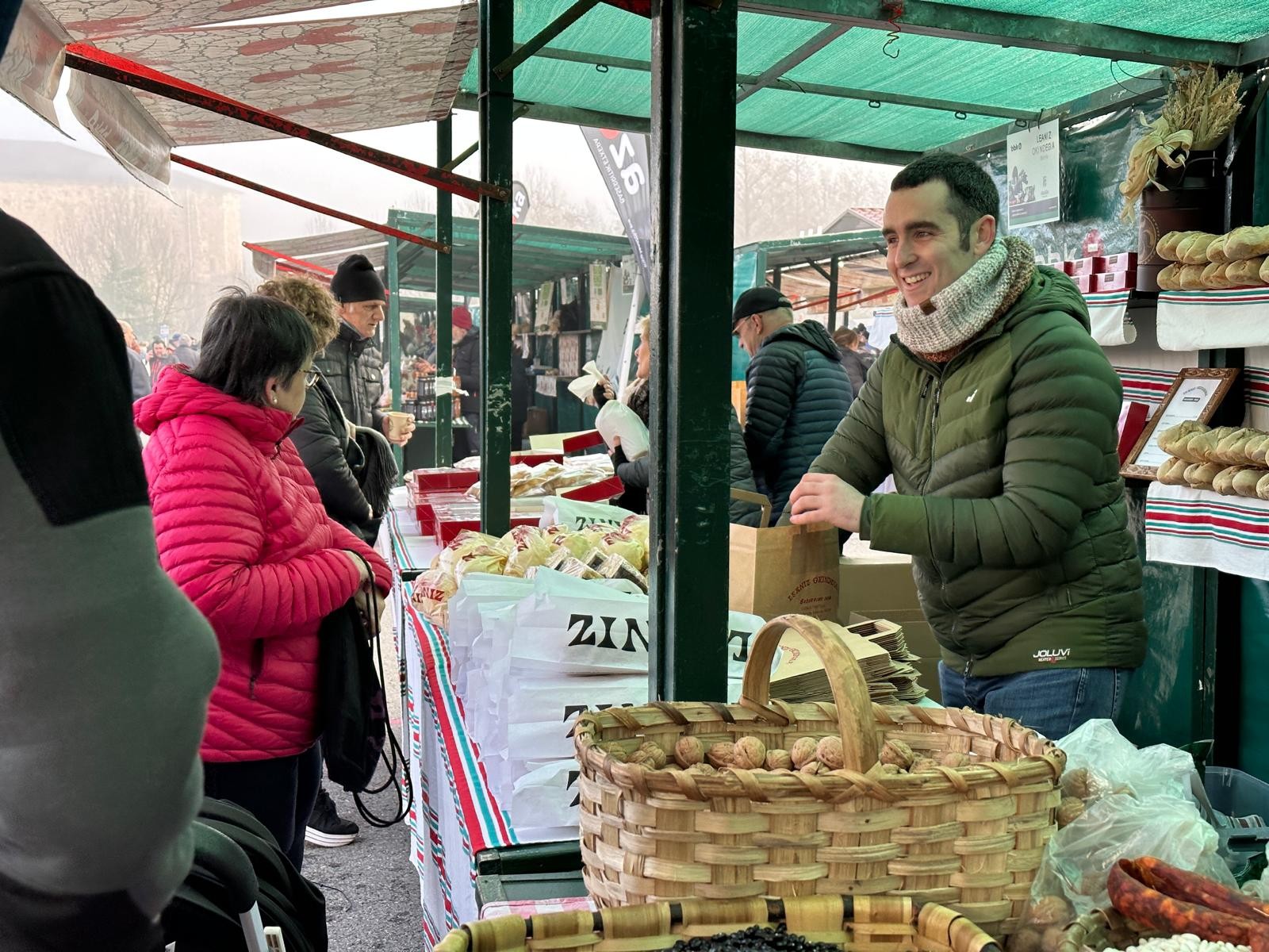 Eguraldi ona lagun, jendetza espero da bihar Abadiñon San Blas egunean