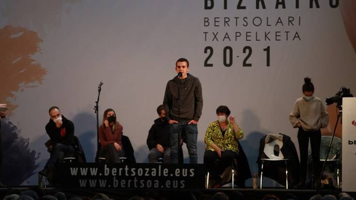 Gorka Pagonabarraga Bizkaiko Bertsolari Txapelketako finalera sailkatu da Etxebarriko kanporaketa irabazita