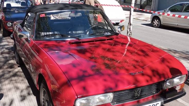 [ARGAZKI GALERIA]: Auto klasikoen kontzentrazioa egin dute gaur Durangon