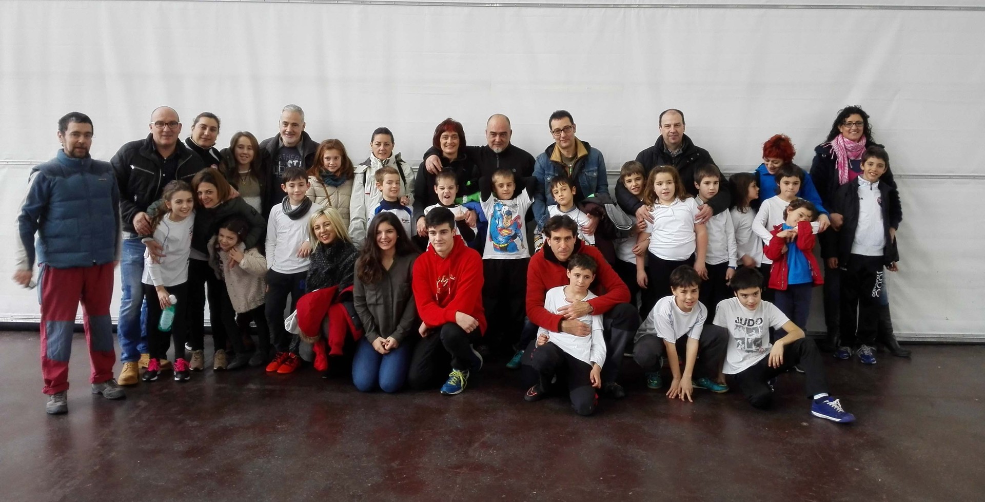 Durangoko judolari gazteak herri kiroletan ere trebeak dira
