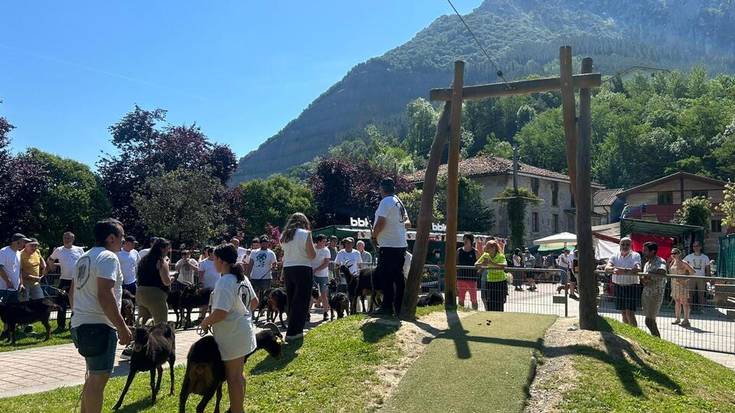 [ARGAZKI GALERIA] Giro ederrean ospatu zuten atzo Mañariko Euskal Azoka