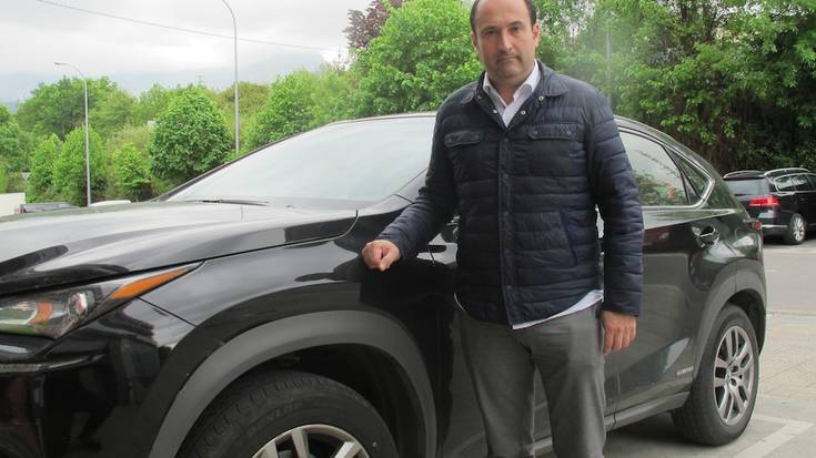 "Auto hibridoak erabiltzea gozamena da; etorkizunean, auto ekologikoak baino ezingo dira ibili hirietan"