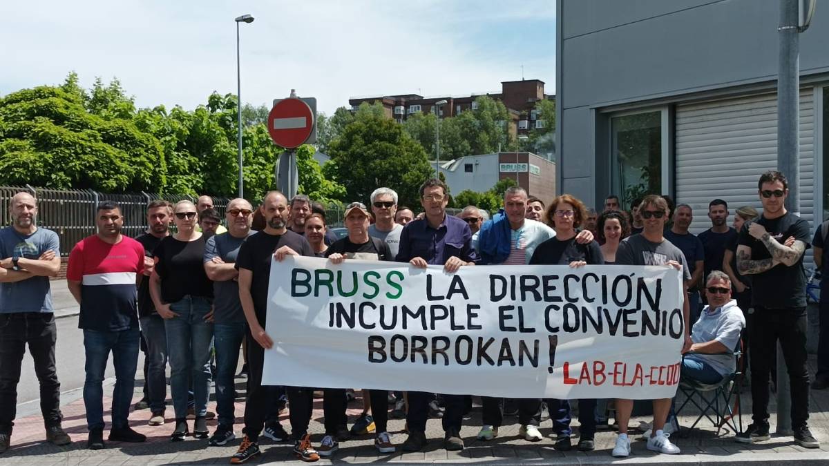 Bruss lantegiko beharginek lanuzteak iragarri dituzte, "hitzarmen duin bat" helburu