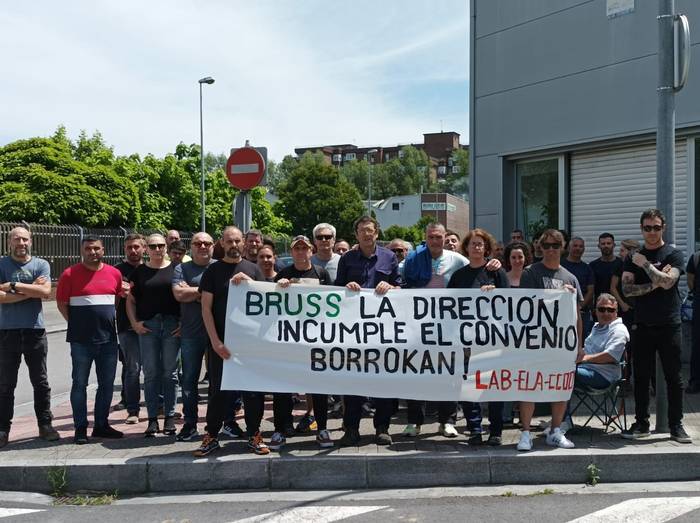 Bruss lantegiko beharginek lanuzteak iragarri dituzte, "hitzarmen duin bat" helburu