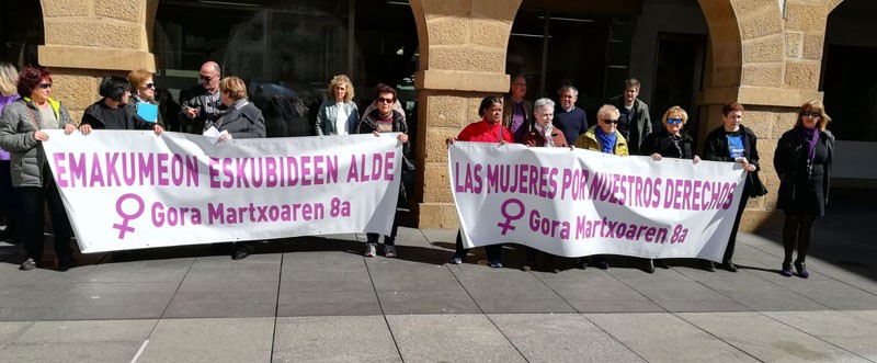 Zornotzako enpresa batek langile bat ama izatearren kaleratu gura duela salatu du Talde Feministak
