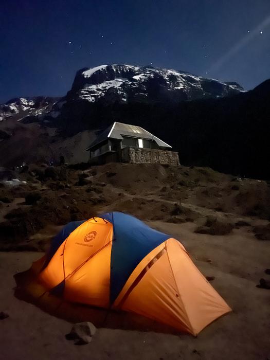 Kilimanjaro gauaren argitasunean