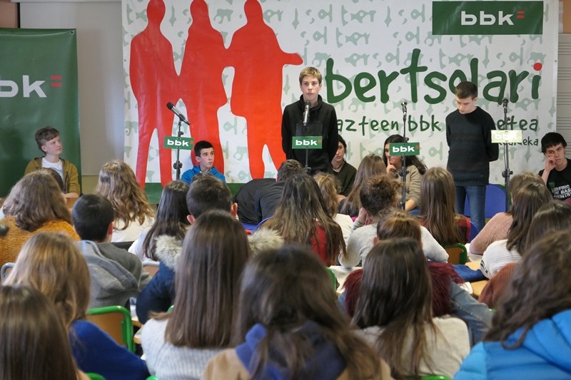 Durangaldeko taldea garaipenagaz hasi da Bertsolari Gazteen XXVI. sariketan