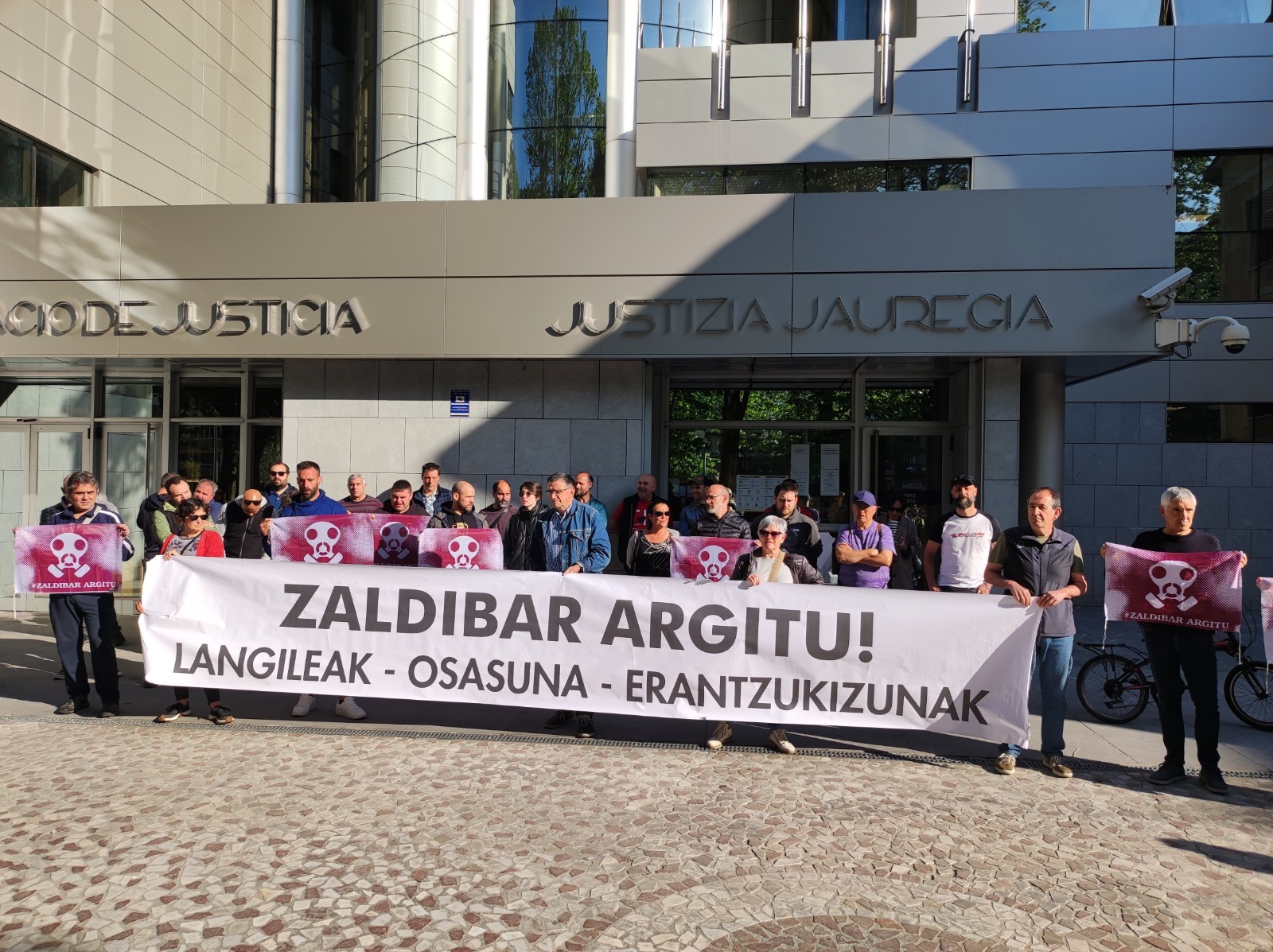 Bertan behera utzi du Zaldibar Argituk biharko deitua zuen elkarretaratzea