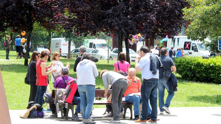 Autobusak antolatu gura ditu Abadiñoko Udalak Euskal Eskola Publikoaren jairako eta Ibilaldirako