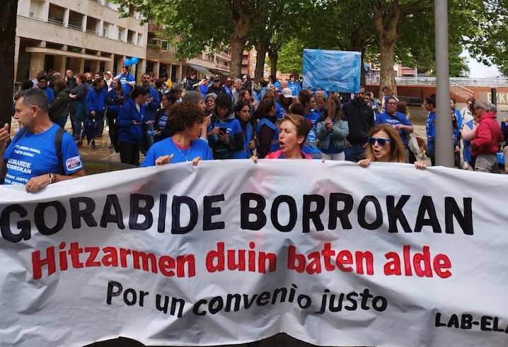 Gorabideko beharginek protestara irten dute lan hitzarmenaren negoziaketa "desblokeatzeko"
