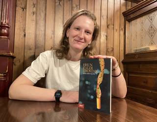 Ainhoa Urienek liburu berria kaleratu du: 'Ehun zaldi trostan'