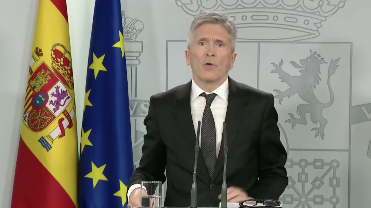 Espainiako Gobernuak lurreko mugak itxiko ditu gauerdian