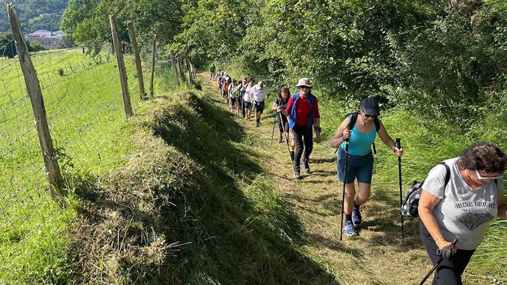 Martxa nordikoa eta ibilaldi osasungarriak martxan Durangoko adinekoentzat