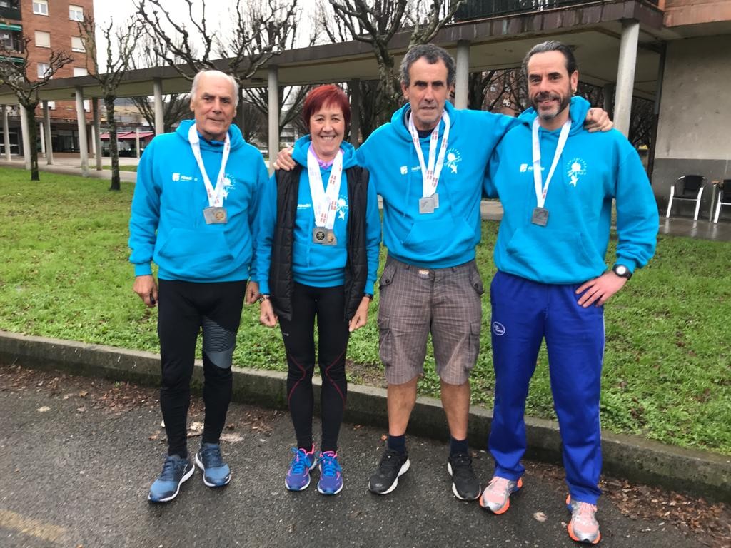 Durangaldeko kirolari beteranoek 7 domina lortu dituzte Euskadiko pista estaliko atletismo txapelketan