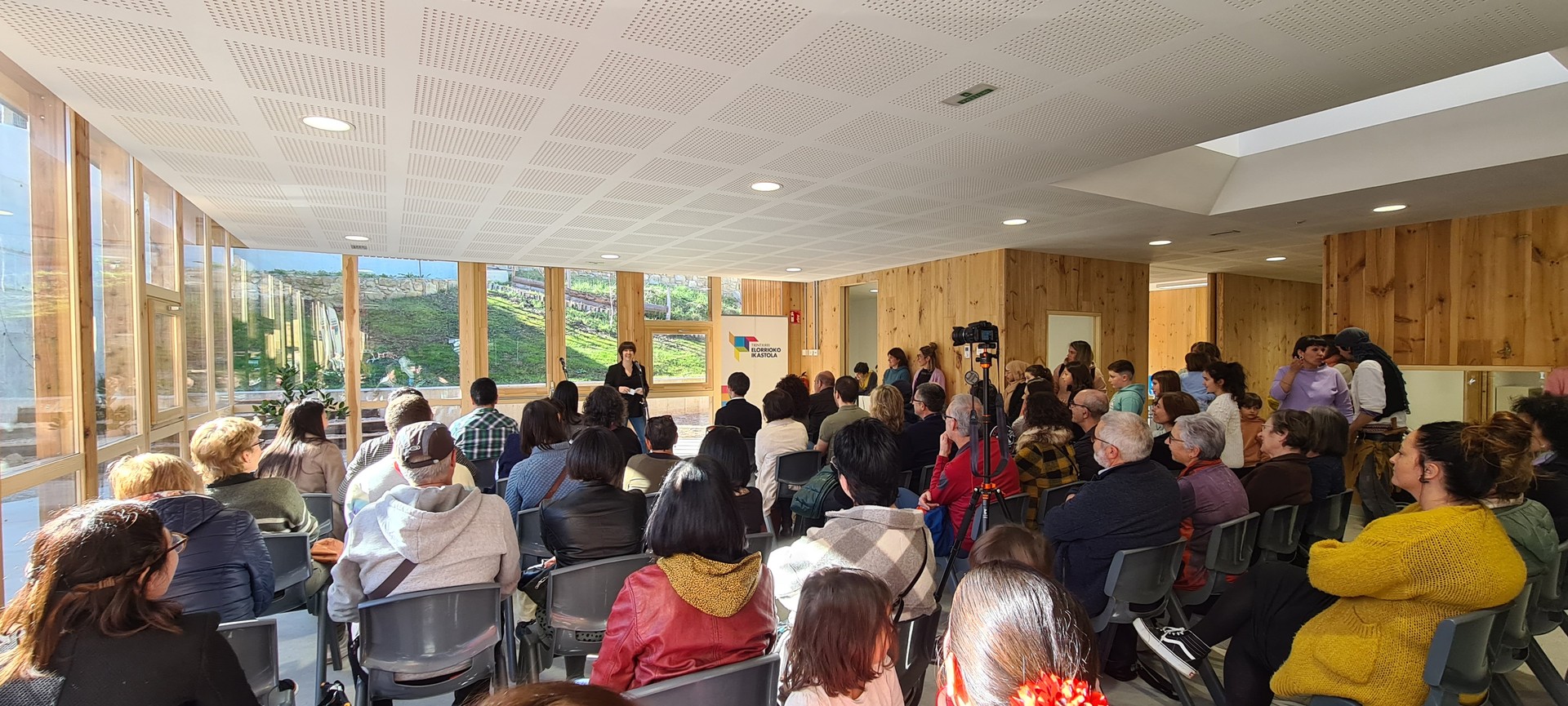 Eraikin berria inauguratu du Elorrioko Txintxirri Ikastolak
