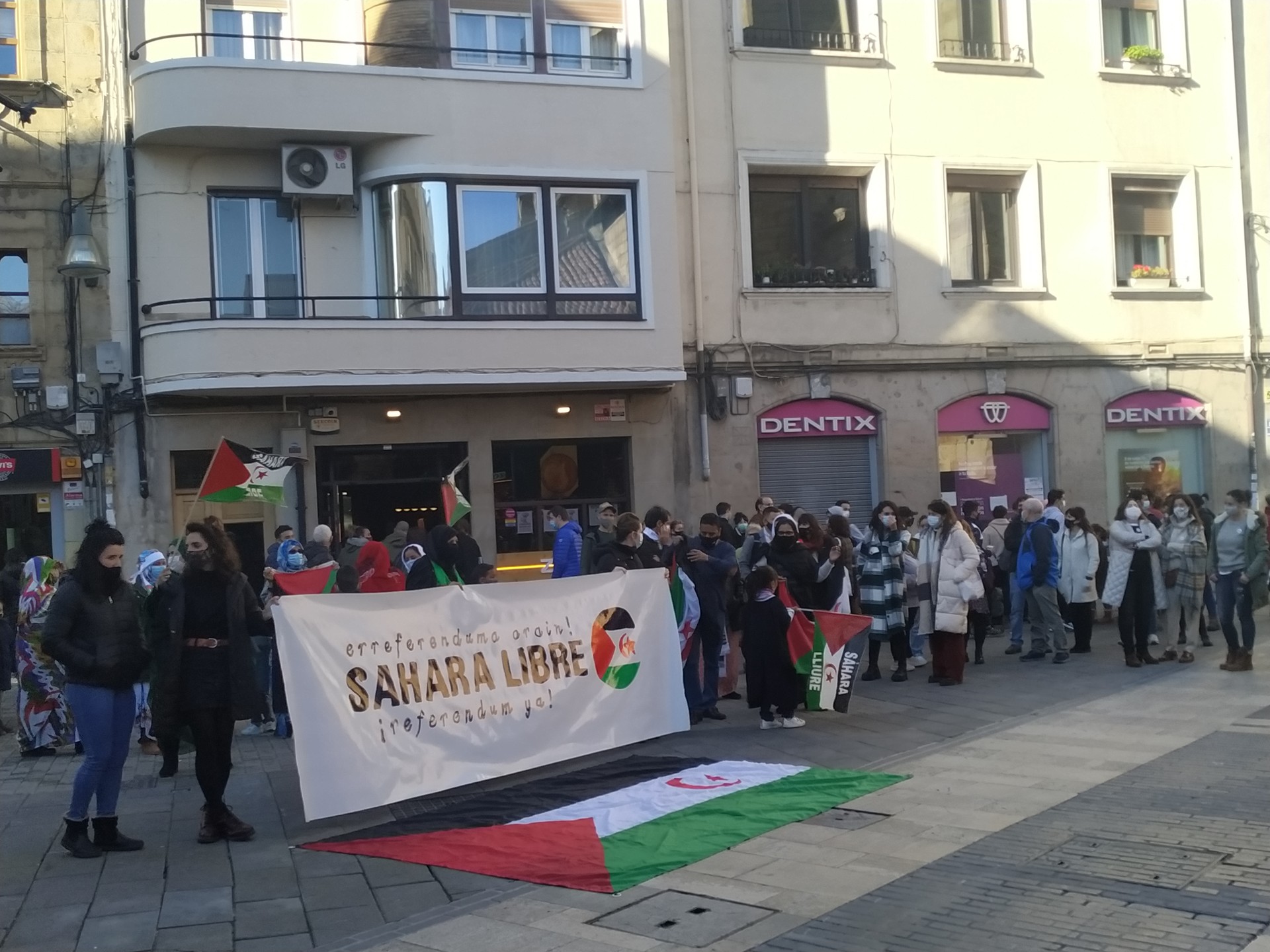 Durangaldeko hainbat herritarrek babesa agertu diote Saharar herriari