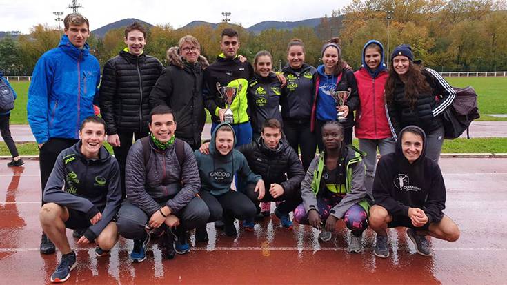 Durango Kirol Taldeko emakumeak eta gizonak podiumera igo dira Bizkaiko txapelketan