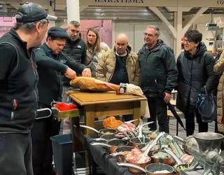 Gosari osasungarriak eta etiketak irakurtzeko tailerrak Durangoko merkatuan