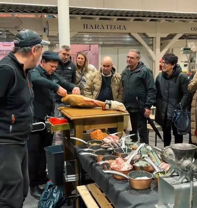 Gosari osasungarriak eta etiketak irakurtzeko tailerrak Durangoko merkatuan