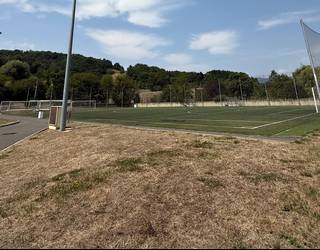 Durangon Tabirako futbol-7 zelaiko belarra berrituko dute abuztuan eta mantentze lanak egingo dituzte  Landako II igerilekuan