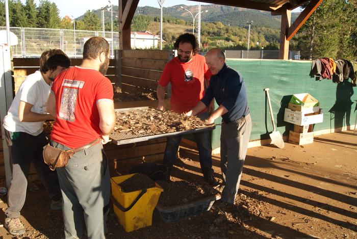 Berrizko konpostaje planta bisitatzeko irteera antolatu du Durangoko nagusien sailak