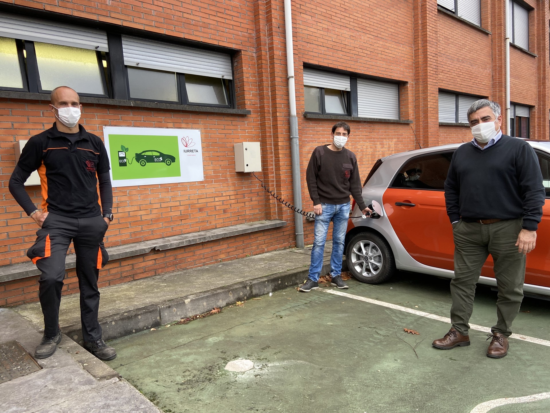 “2040an auto elektrikoak konbustiokoak  baino gehiago egongo direla diote”