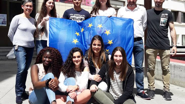 Euroscola lehiaketa irabazi du Maristak ikastetxeko talde batek