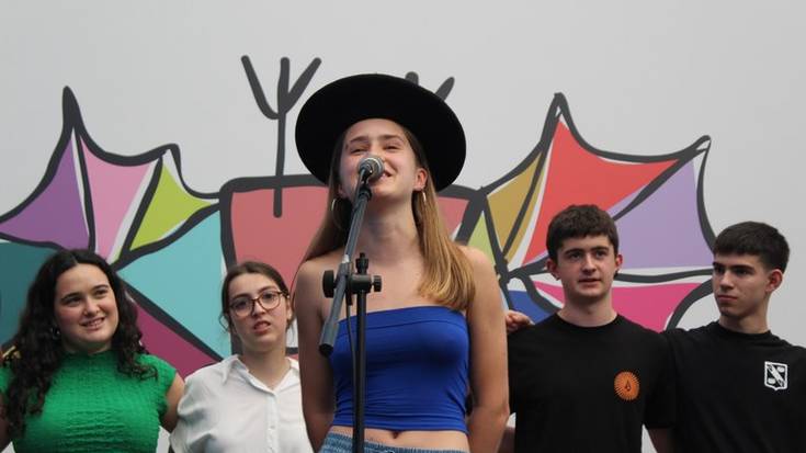 Enara Gallastegik jantzi du Bizkaiko Eskolarteko txapela