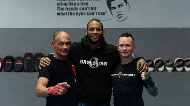 Nathan Jones MMA-ko borrokalaria Durangaldean izan da ikastaro bi ematen