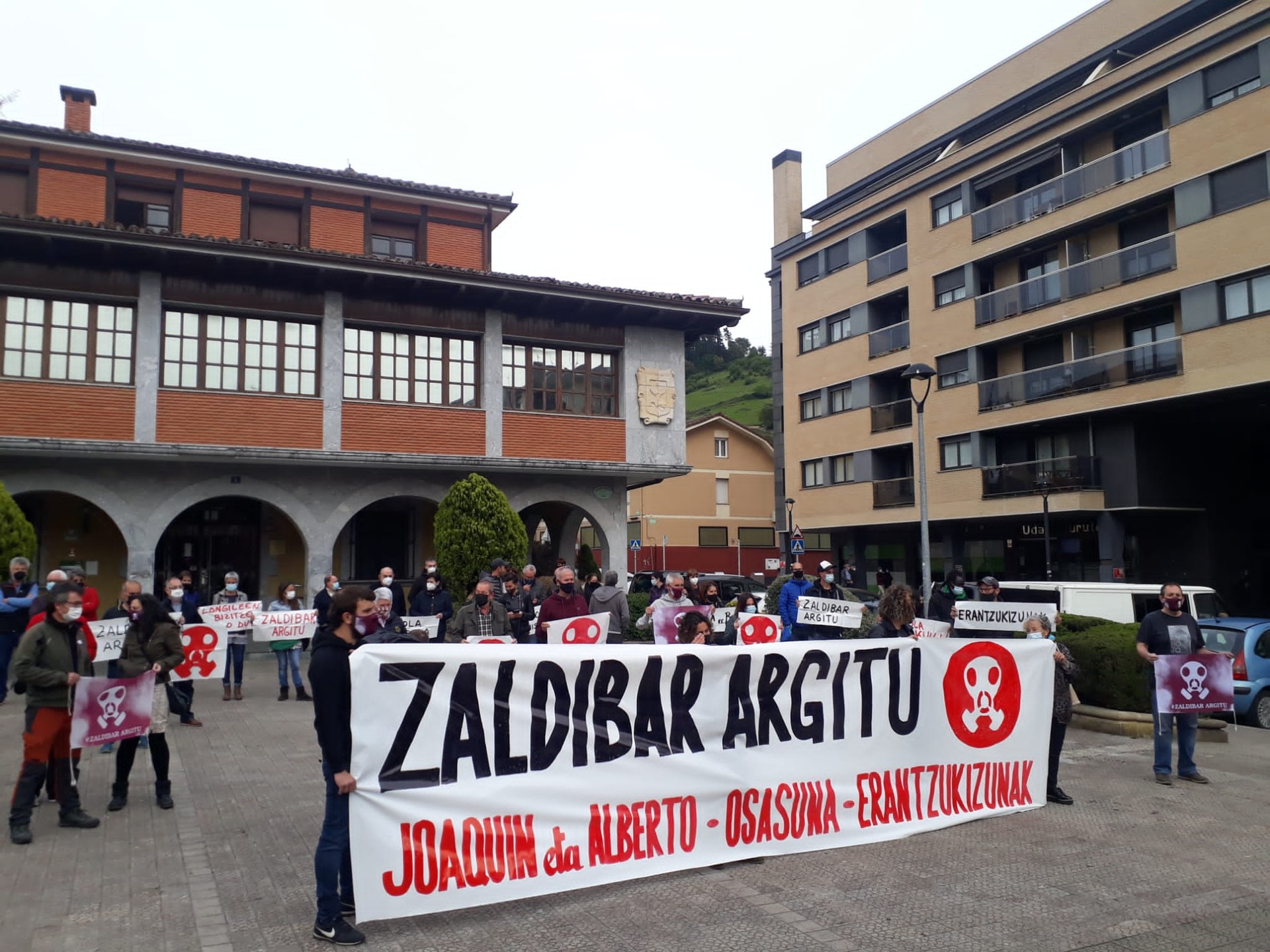 "Zaldibarren gertaturikoa jakin eta erantzukizun guztiak argitu arte borrokan jarraituko dugu"