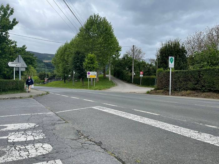 Elorriotik Berrizerako bidean, Toloto parean, oinezkoen pasabidea jartzea eskatu dio udalak aldundiari