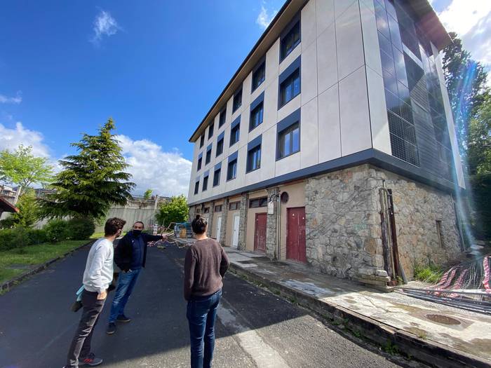 Durangoko Udala Laubideta kaleko etxebizitza sozialen birgaitze energetikoa amaitzen ari da