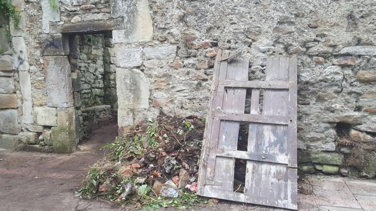Museoko parkea berriro zabaldu eta gobernu taldearen "utzikeria" salatu du EH Bilduk