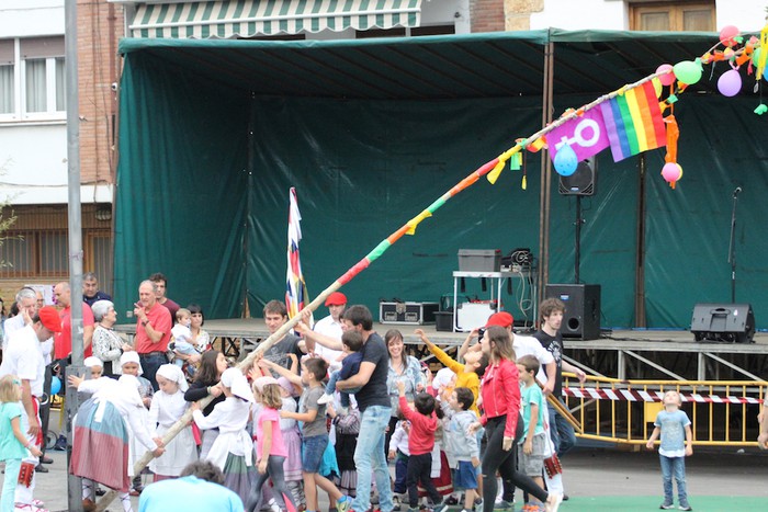 Jai Batzordeko kideek txupinazoa jaurtita hasi dituzte sanpedroak Atxondon - 11