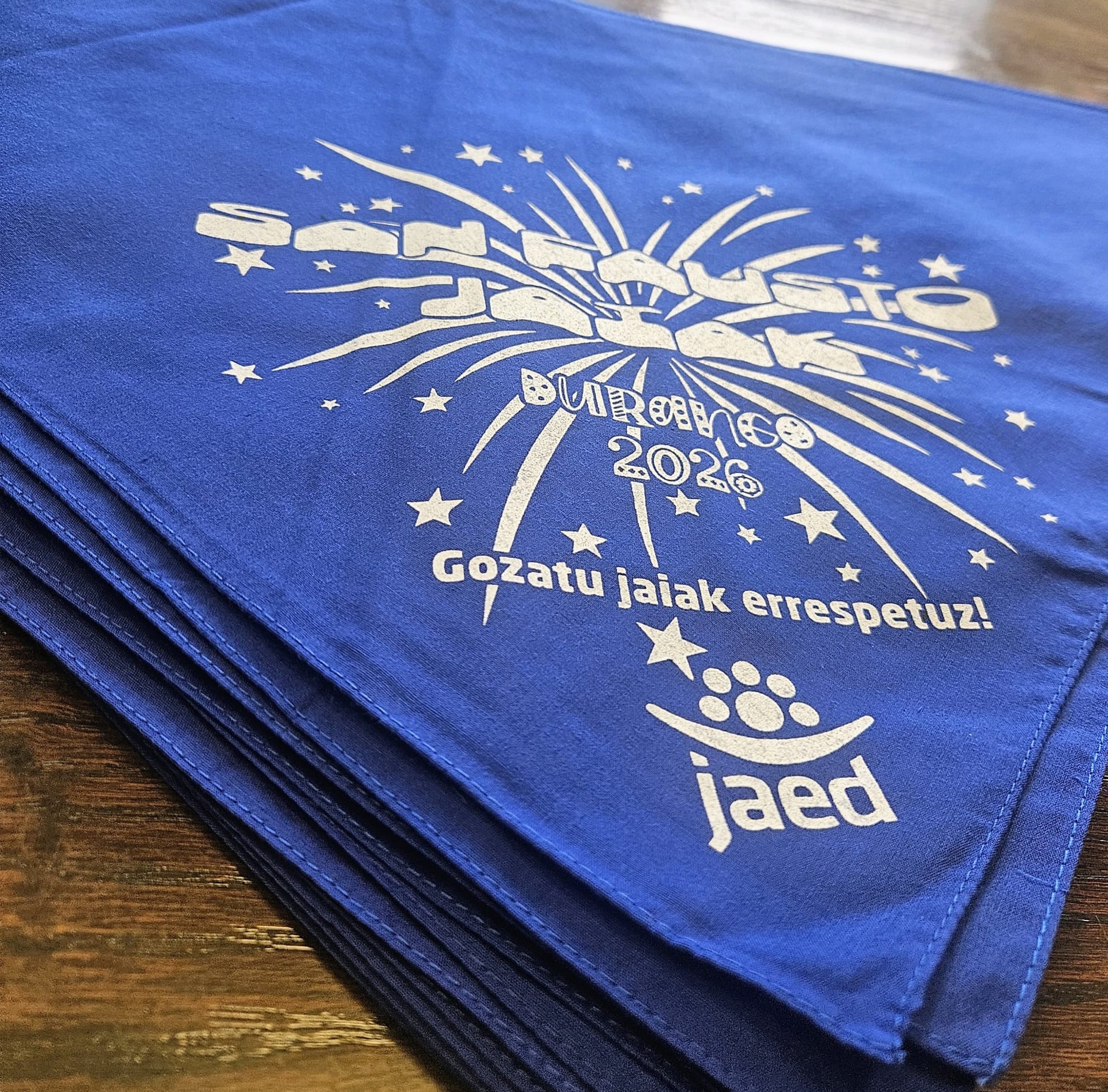 JAEDen sanfaustoetako zapi solidarioak, salgai