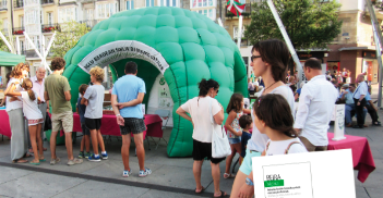 Produktuz betetako otzara opari, ontzi bateko kortxo kopurua asmatuz gero