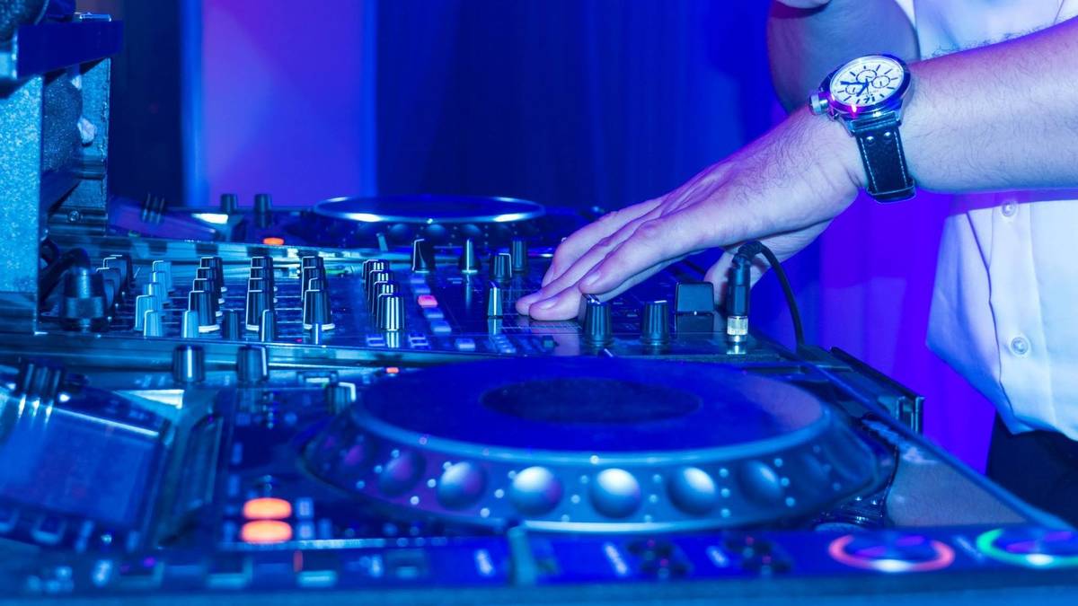 Arratsalde elektronikoa Zornotzan, Infinity Clubbing kultur kolektiboaren ekimenez