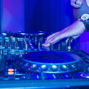 Arratsalde elektronikoa Zornotzan, Infinity Clubbing kultur kolektiboaren ekimenez