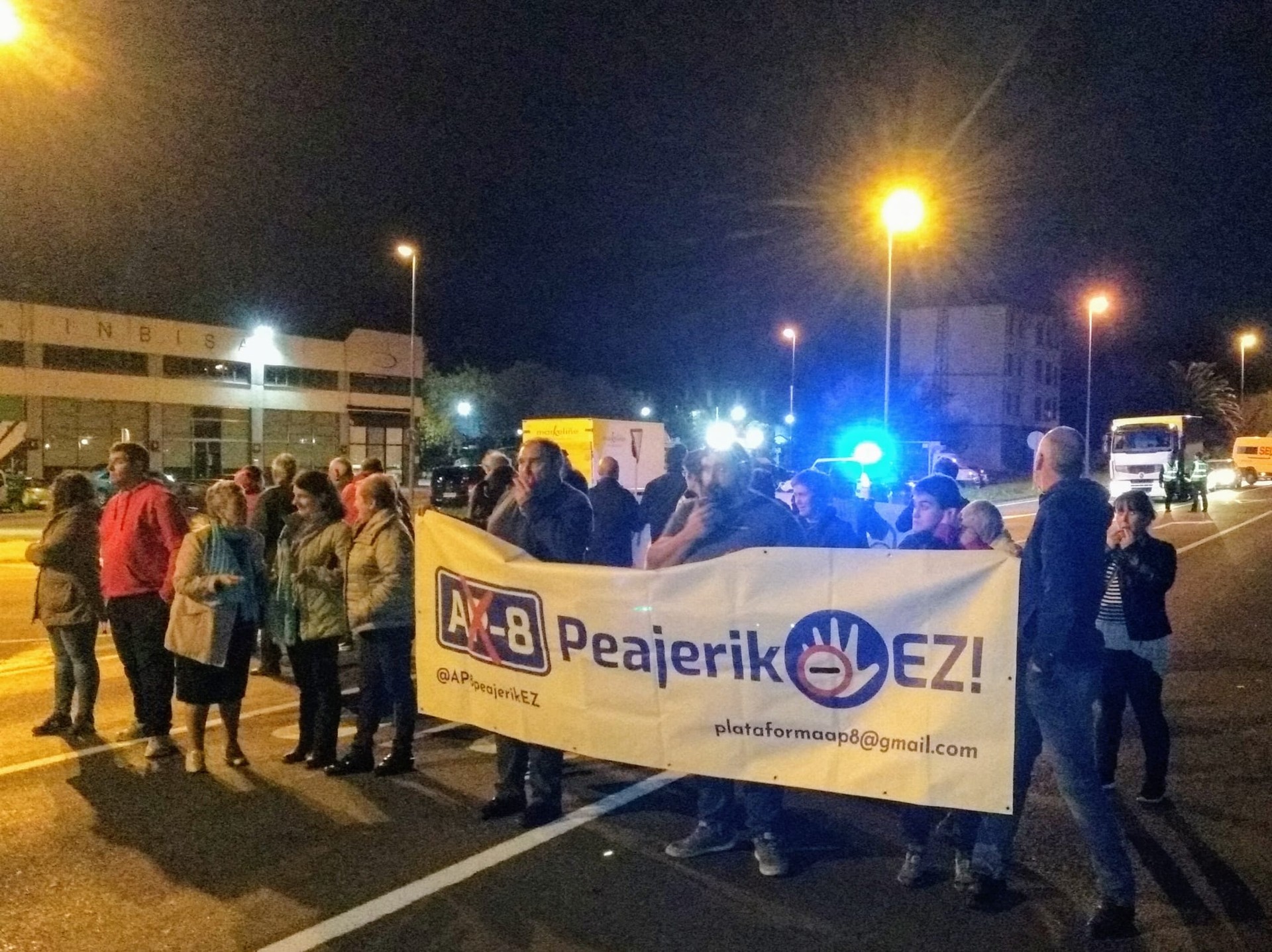 40 bizilagunek N-634 errepidea moztu dute "errepidearen saturazioaren" aurka protestatzeko