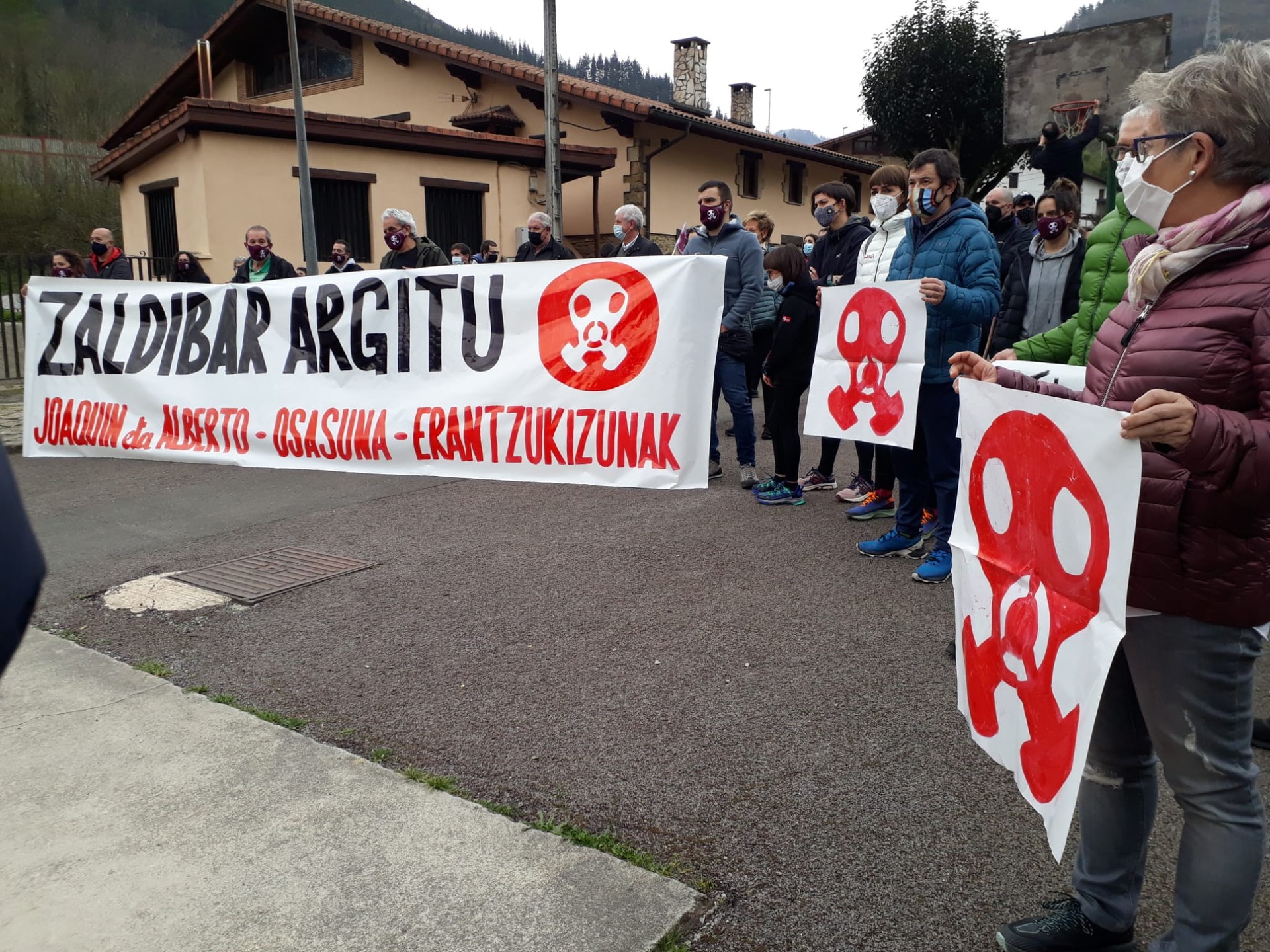 Erantzukizunak eskatu ditu Zaldibar Argitu!-k Eitzagan eginiko ekitaldian