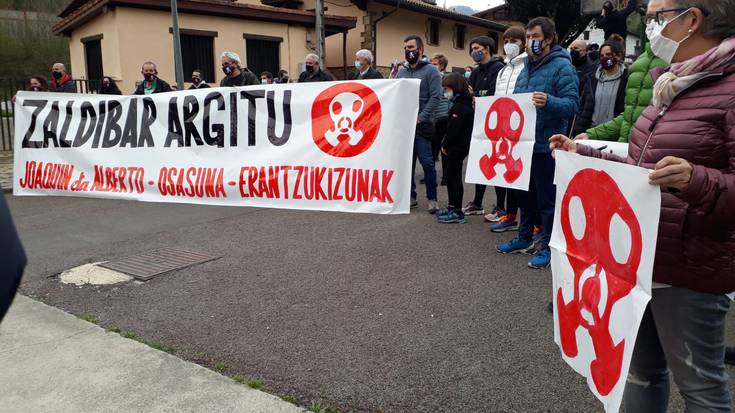 Erantzukizunak eskatu ditu Zaldibar Argitu!-k Eitzagan eginiko ekitaldian