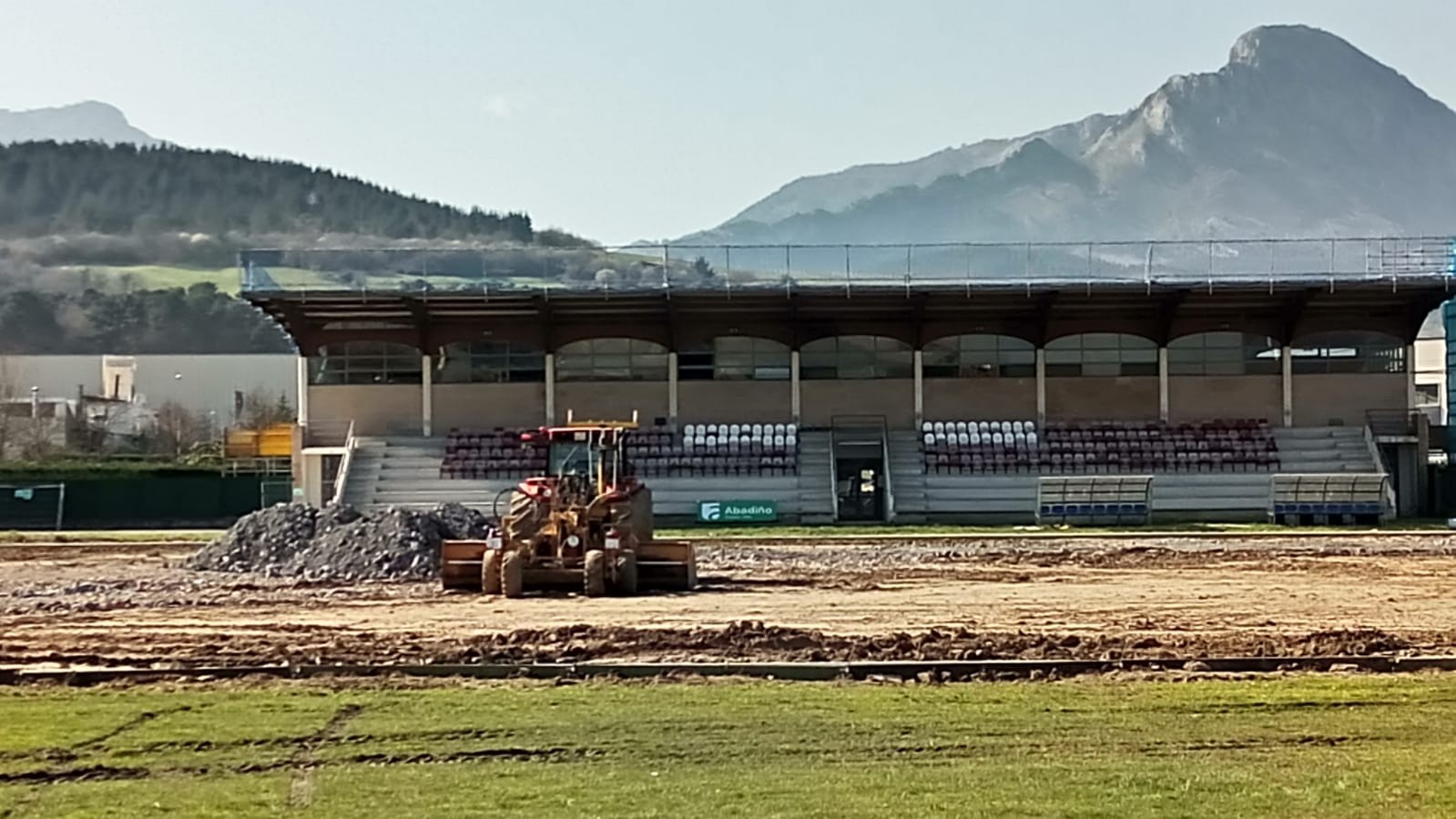 Abadiño Kirol Elkartetik “utzikeria” salatu dute futbol zelaiko lanen inguruan