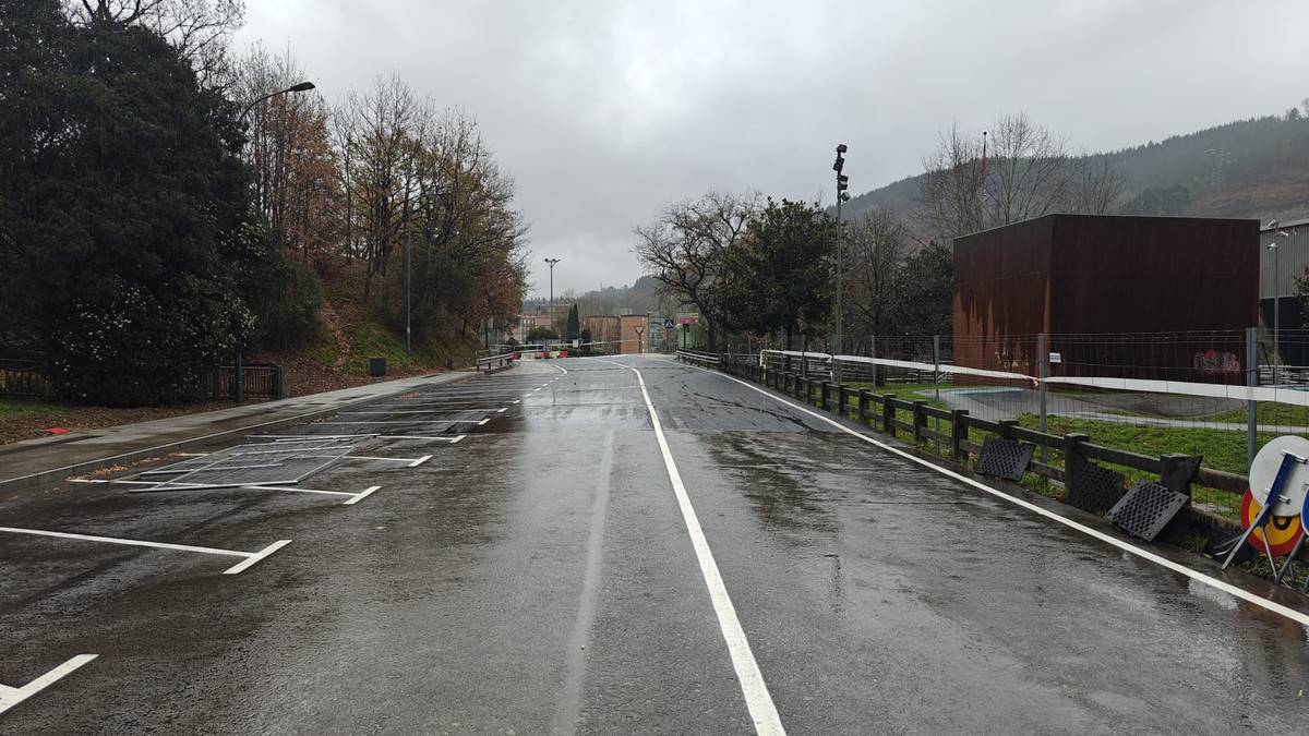 Zornotzako San Migel kalea, zabalik