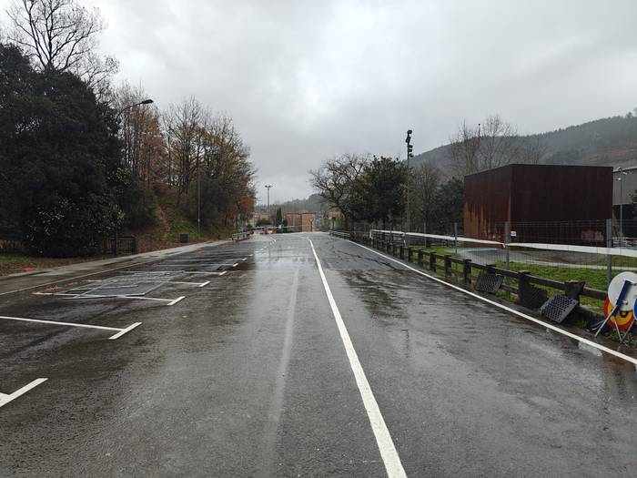 Zornotzako San Migel kalea, zabalik