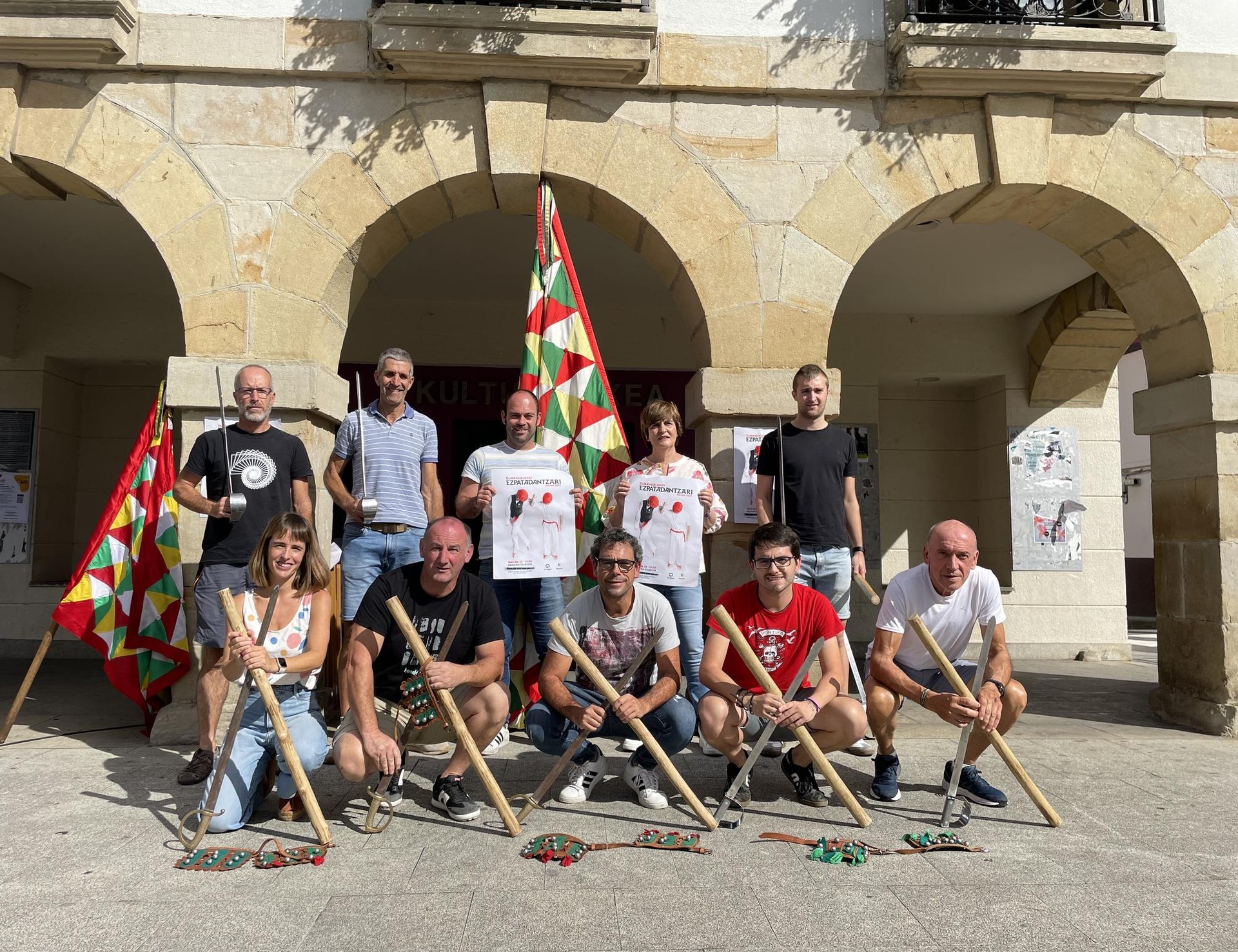 Zapatu honetan Durangaldeko Ezpatadantzari Eguna ospatuko dute Abadiñon