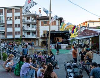 [ARGAZKI GALERIA]: Apatako jaietako afari herrikoia, iruditan