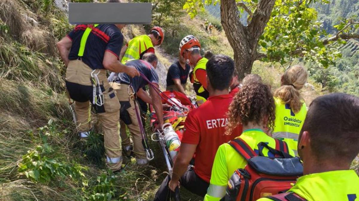 Zauritutako eskalatzaile bat erreskatatu dute Atxarten
